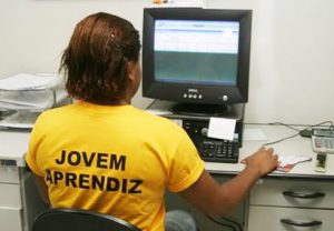 Adolescente consegue indenização decorrente de estabilidade para gestante em contrato de aprendizagem