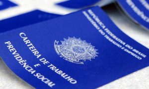 Empregada que trabalhou sem registro na CTPS tem reconhecida rescisão indireta