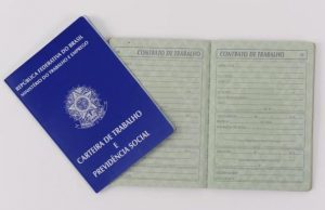 Indústria é condenada por anotação indevida em carteira de trabalho